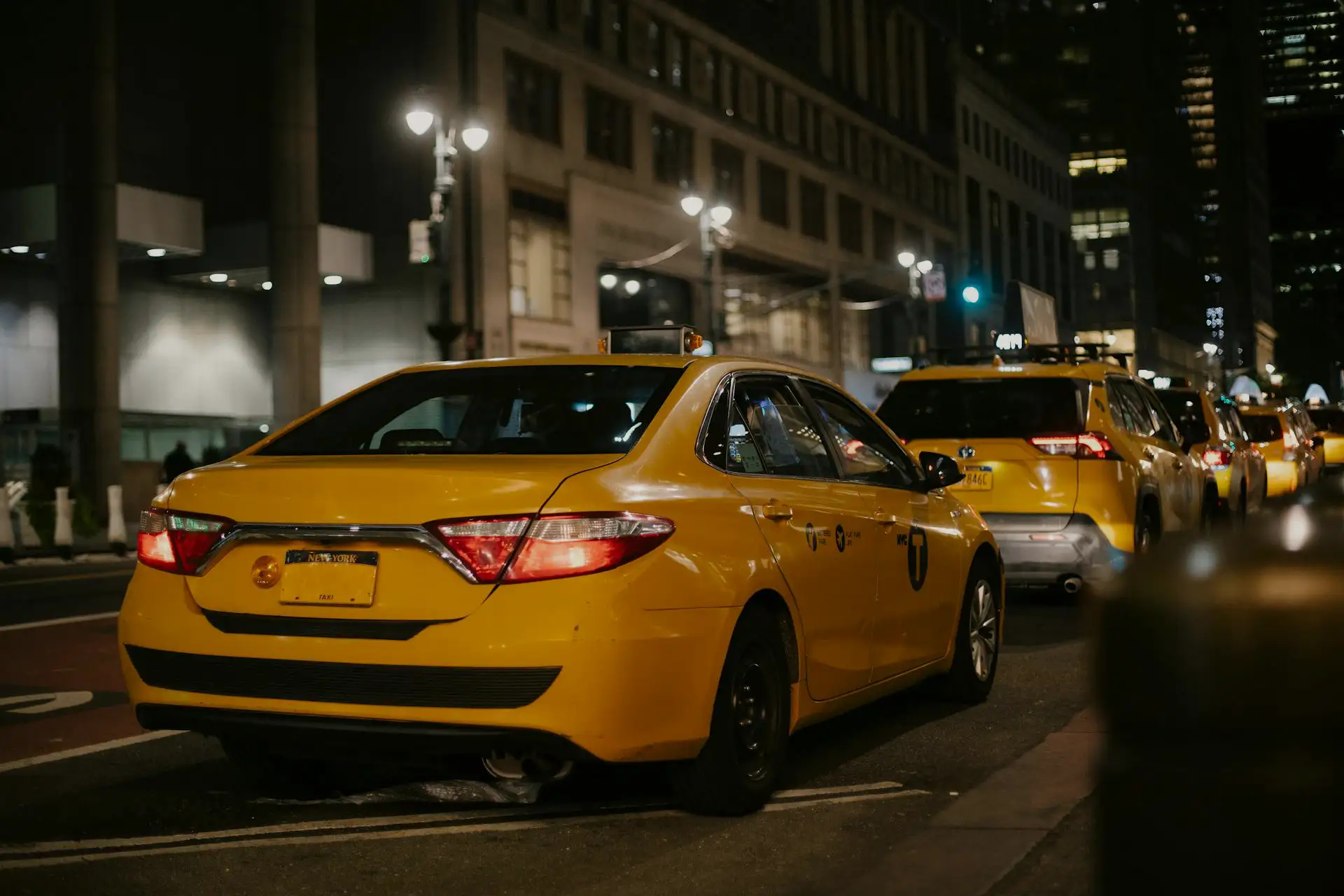 taxis lined up at night in new york