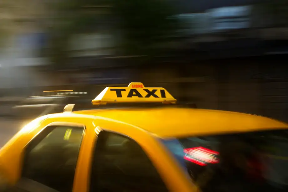 taxi on the move-920